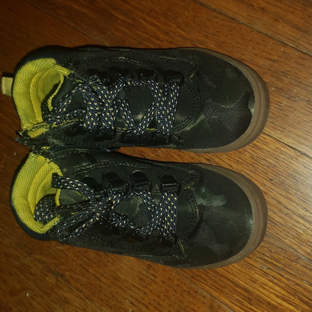 Size 6 camo boots toddler